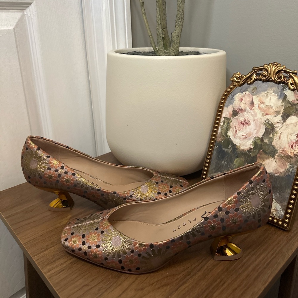 Katy Perry Laterr Floral Brocade Pumps Gold Statement Heel Regencycore Size 7 - Picture 2 of 10